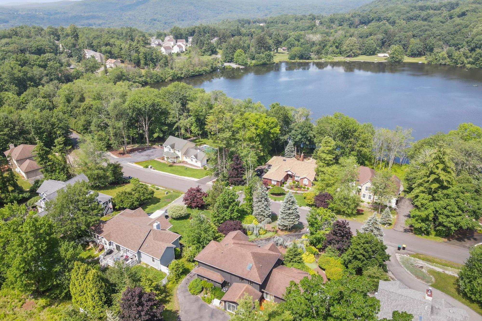 226 E Shore Dr Holiday home